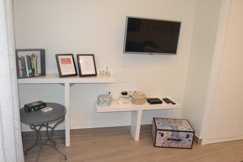 Appartamento New Charming Flat In The Heart Of Lisbona Esterno foto
