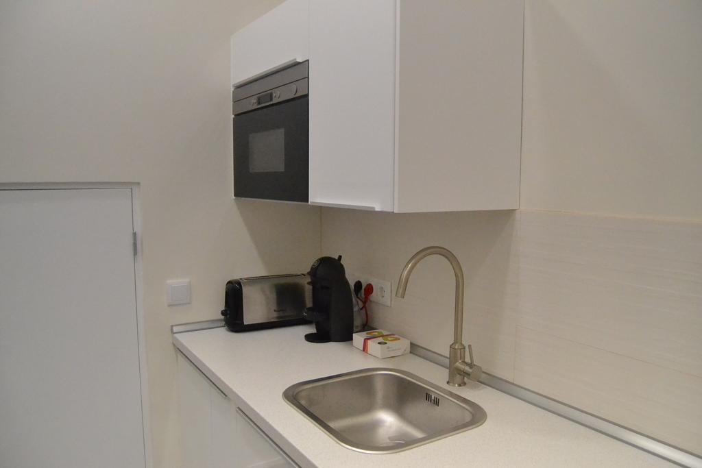Appartamento New Charming Flat In The Heart Of Lisbona Esterno foto